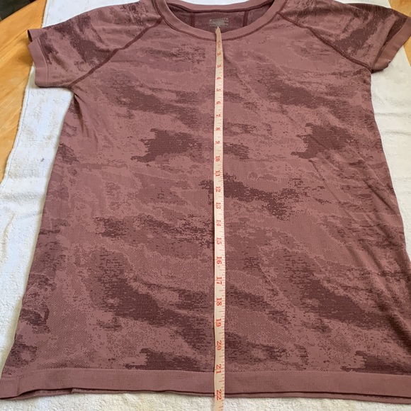 Pre-loved Athleta Momentum Short Sleeve Tee - Picture 3 of 7